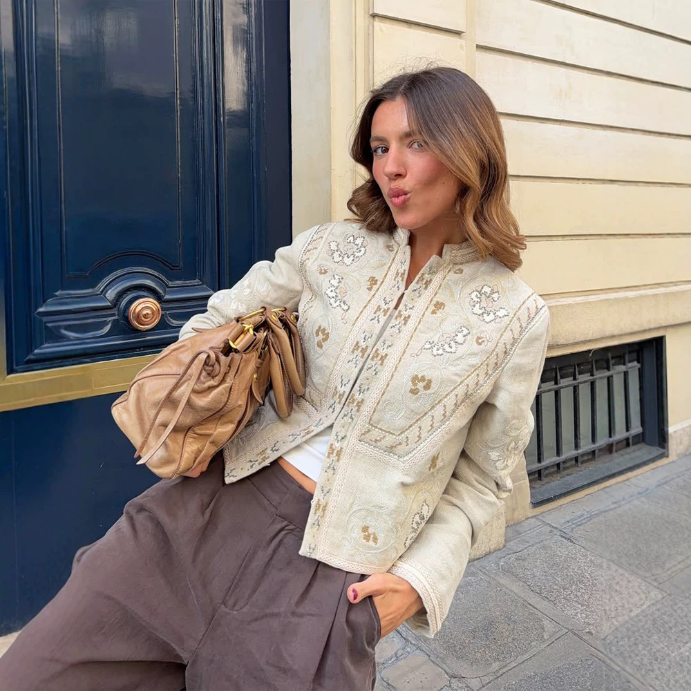 Embroidery Texture - Chaqueta Corta Vintage con Bordado Floral,