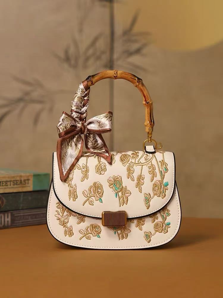 Embroidery Texture - Bolso de Mano de Bambú de