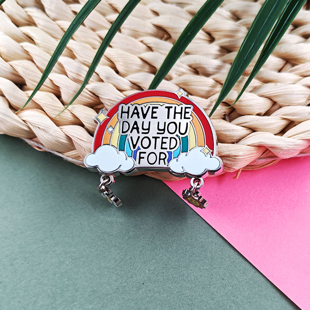 Broche de metal con texto de m - Embroidery Texture reseña y precio