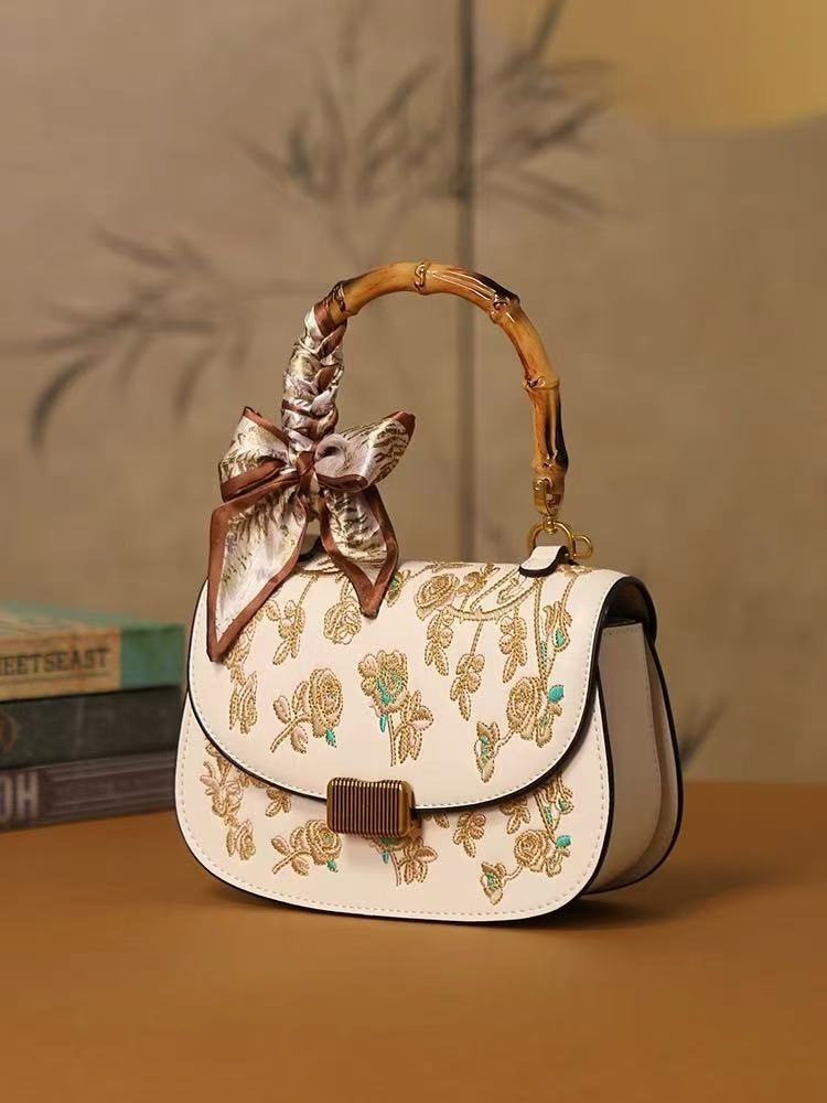 Bolso de Mano de Bambú de Alta - Embroidery Texture reseña y precio