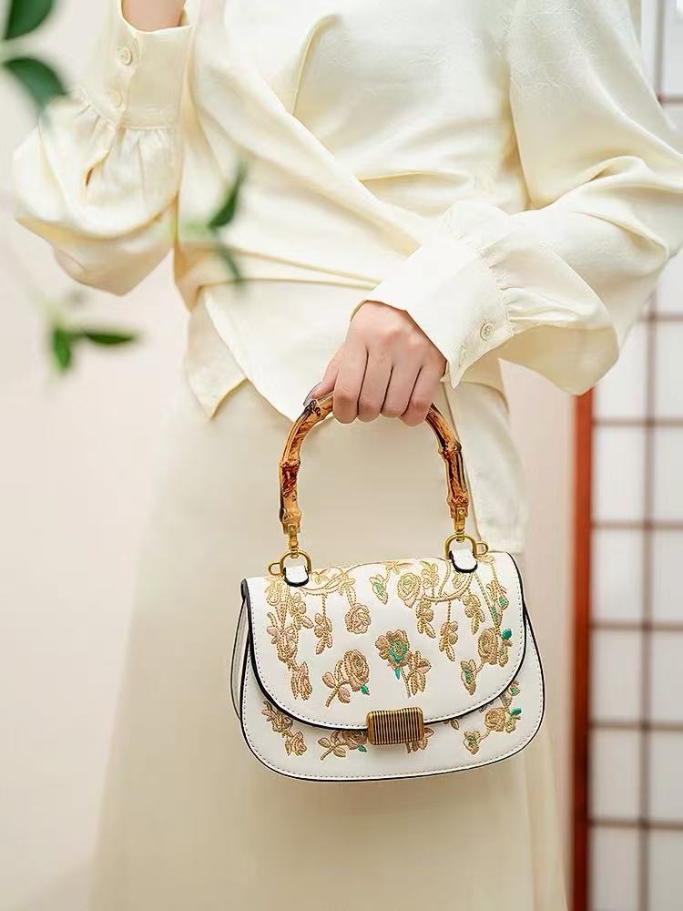 Bolso de Mano de Bambú de Alta - Embroidery Texture reseña y precio