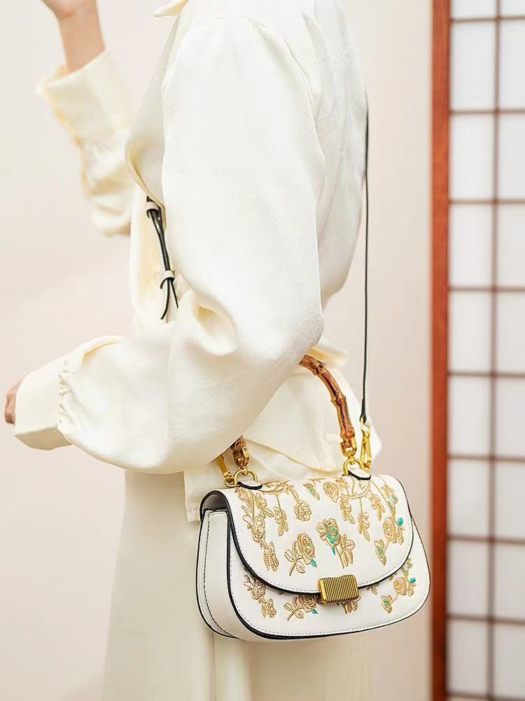 Bolso de Mano de Bambú de Alta - Embroidery Texture reseña y precio