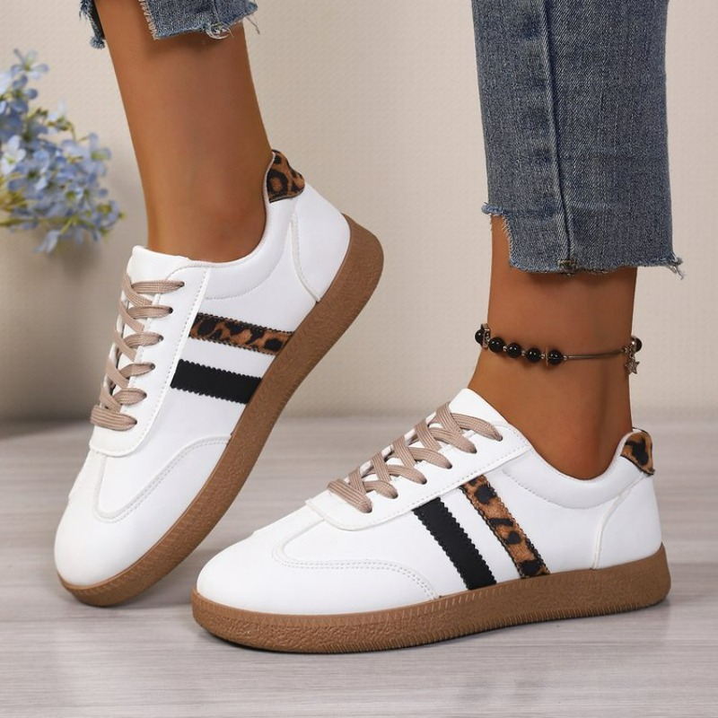 Zapatillas blancas informales  - Embroidery White reseña y precio