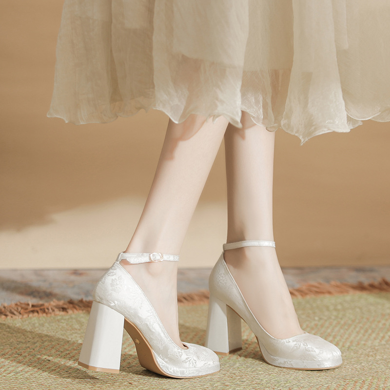 Zapatos de tacón de bloque con - Embroidery White reseña y precio